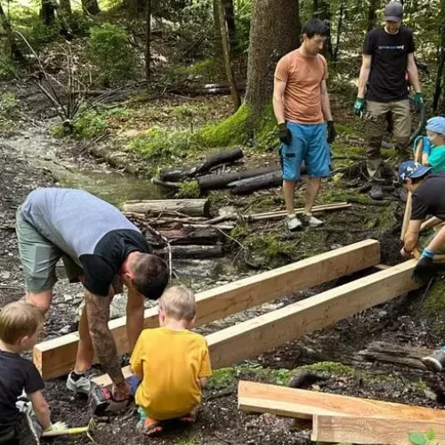 Waldbrückenbau der Waldflöh Gemeinschaft